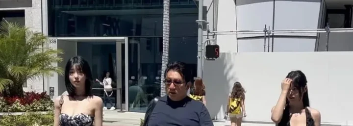 HYBE Klarifikasi Potret Viral Bang Si Hyuk Ditemani 2 Cewek Seksi