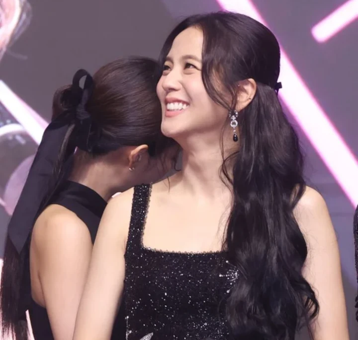 Momen Jennie Nangis di Belakang Jisoo BLACKPINK Curi Perhatian