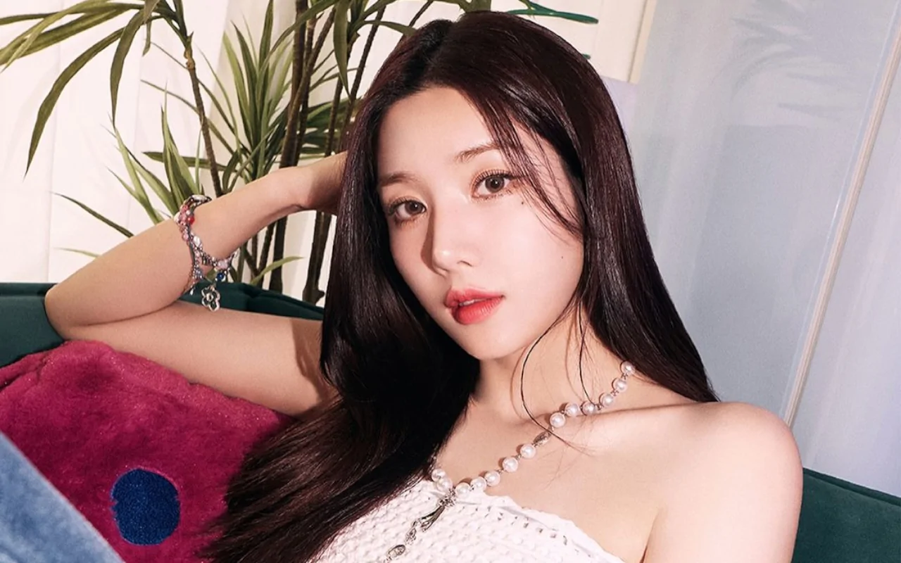 Kwon Eunbi Dewi Waterbomb Pamer Tato Baru di Lokasi Tak Terduga