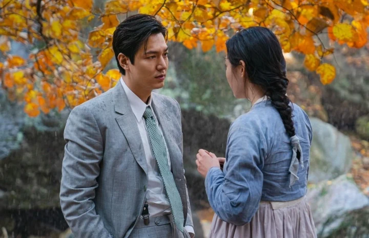 Lee Min Ho Gak Terima Cintanya ke Kim Min Ha di \'Pachinko\' Dituding Toxic