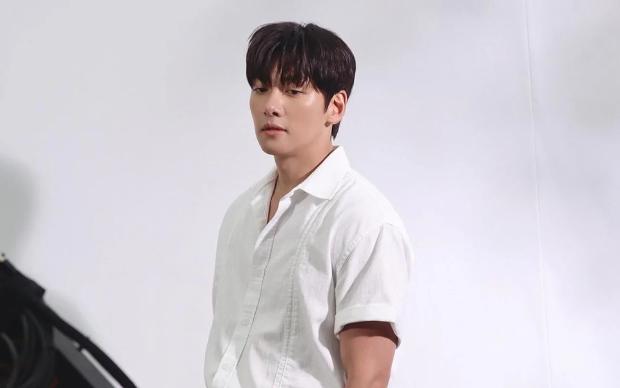 Cara Ji Chang Wook Momong Bayi Curi Perhatian