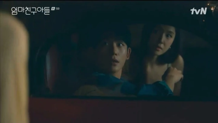 Ciuman Hot Jung Hae In & Seo Ji Hye di \'Love Next Door\' Tuai Kritikan