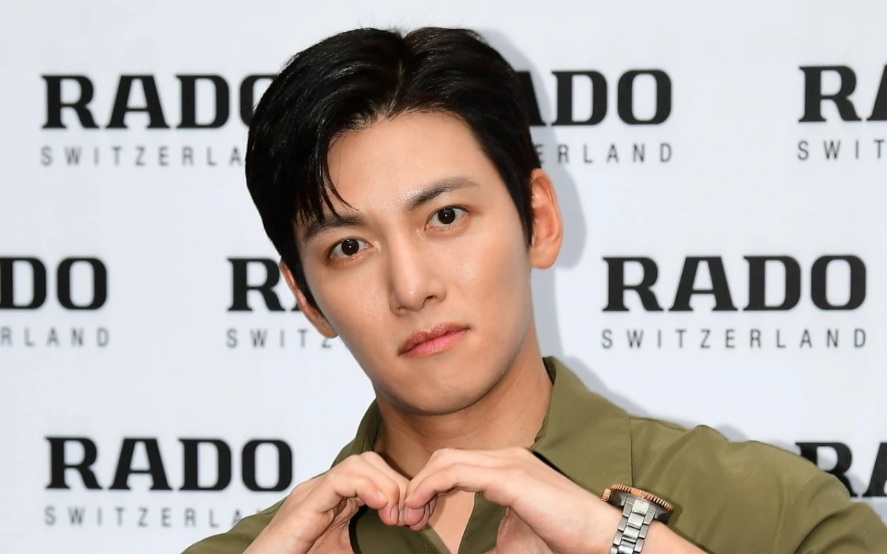 Aksi Ji Chang Wook Ambil Barang Fans Bikin Agensi Minta Maaf