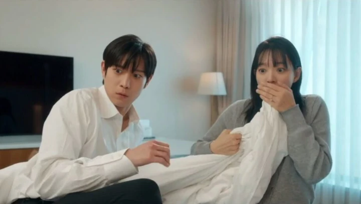 Adegan Shin Min A Tidur Bareng dengan 2 Cowok di \'No Gain No Love\' Buat Syok