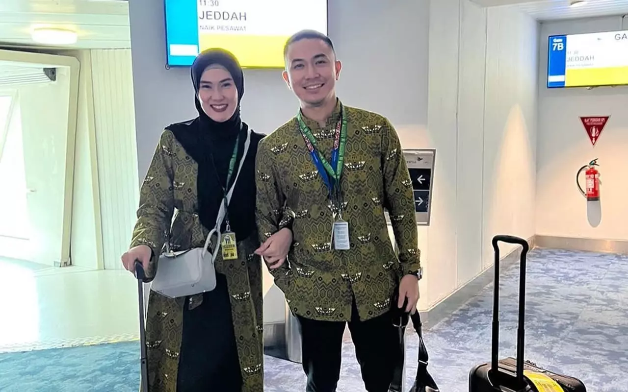 Anggi Pratama Jadi Omongan kala Ziarah ke Makam Stevie Agnecya dengan Kondisi Tak Biasa