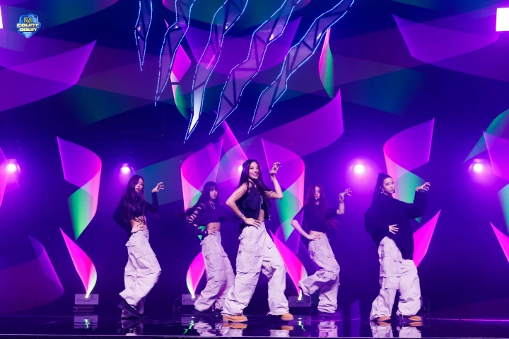 Sistem Promosi MEOVV Dituduh Tiru BLACKPINK saat Baru Debut