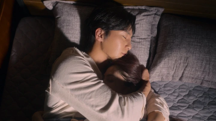 Ciuman Hot Park Seo Joon & Han So Hee di \'Gyeongseong Creature 2\' Dianggap Salah Genre