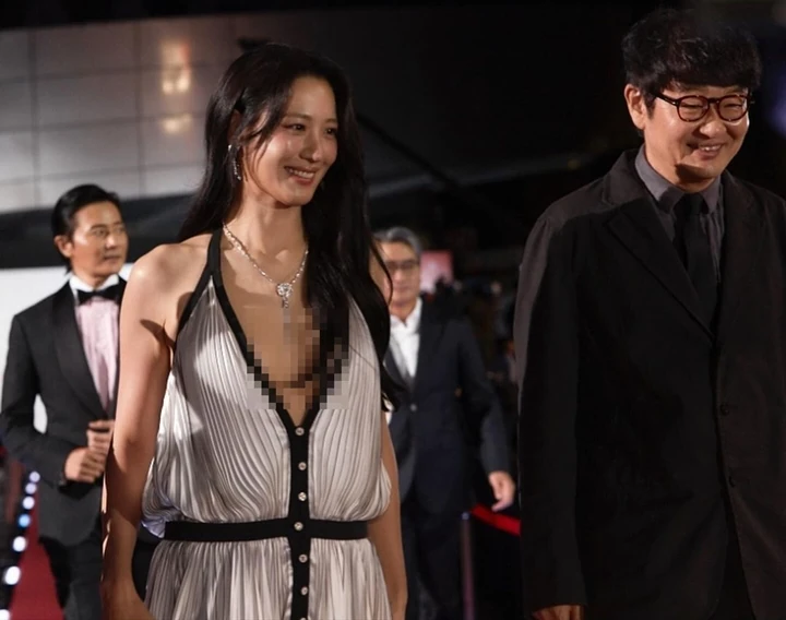 Claudia Kim Akui Pakai Gaun Seksi Setengah Miliar di BIFF Atas Persetujuan Sang Putri