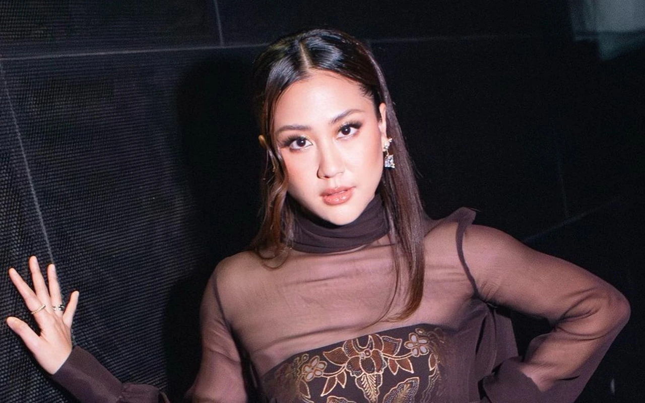 Sherina Munaf Dikira Sengaja Spill Tak Pakai Cincin Nikah di Foto Seksi Terbaru