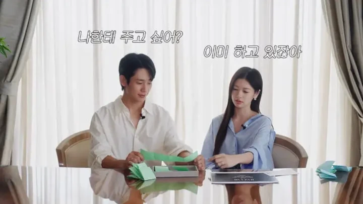 Jung So Min Bocorkan Hadiah dari Jung Hae In Bisa Dipakai Setiap Hari