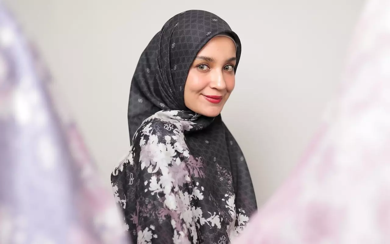 Shireen Sungkar Unggah Foto Lawas dengan Busana Hits Pada Masanya Sontak Curi Perhatian