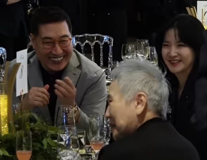 Potret Langka Lee Young Ae Didampingi Suami di Ajang Penghargaan Tuai Perhatian