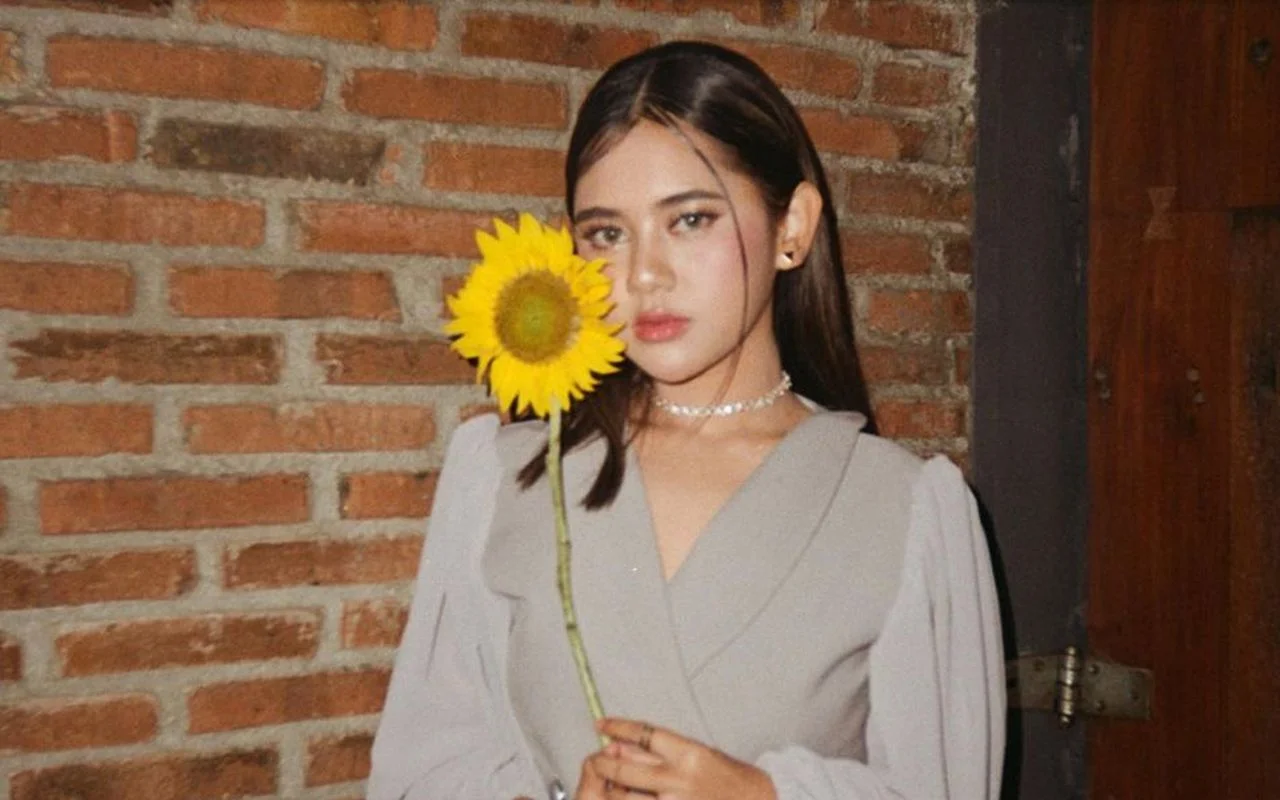 Ziva Magnolya Posting Lagu Romantis 'Abadi' saat Wajah Calon Suami Diduga Terkuak