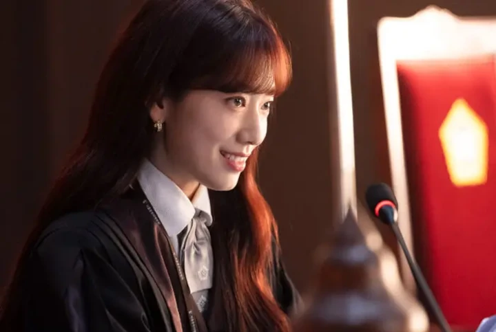 Park Shin Hye Sering Bikin Sutradara \'The Judge from Hell\' Lupa Tugas