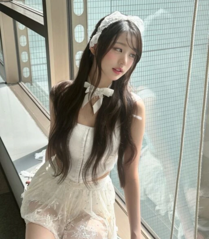 Outfit Jang Won Young IVE Ala Maid Jepang Picu Perdebatan
