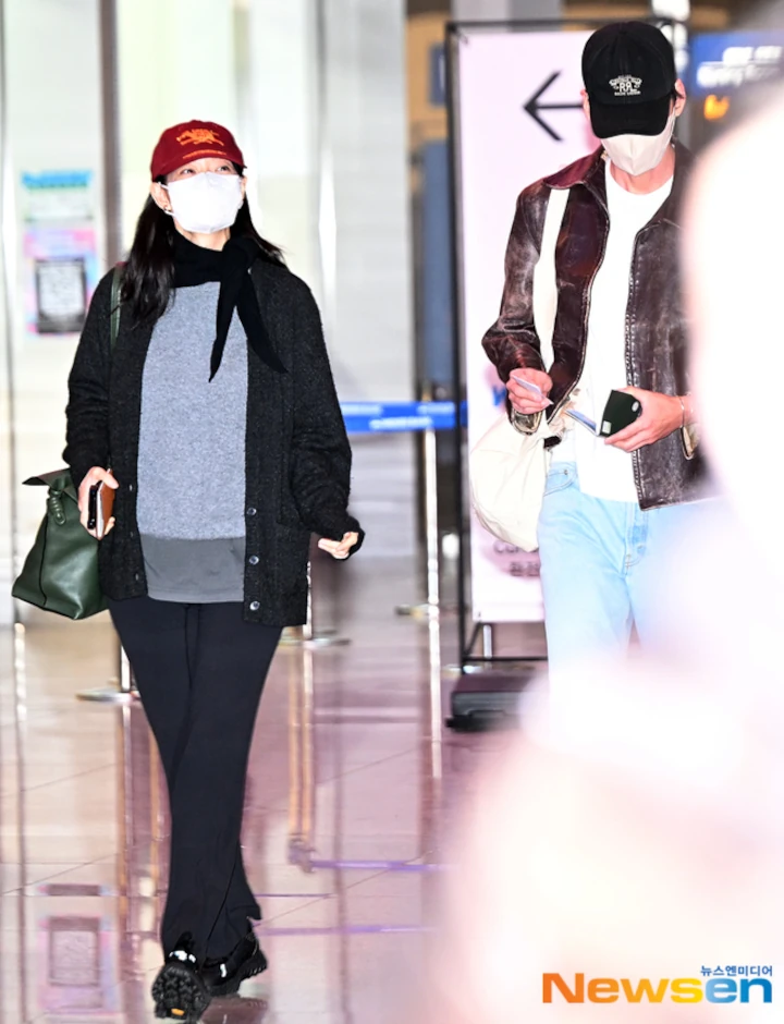 Potret Shin Min A & Kim Woo Bin di Bandara OTW Liburan Tuai Protes