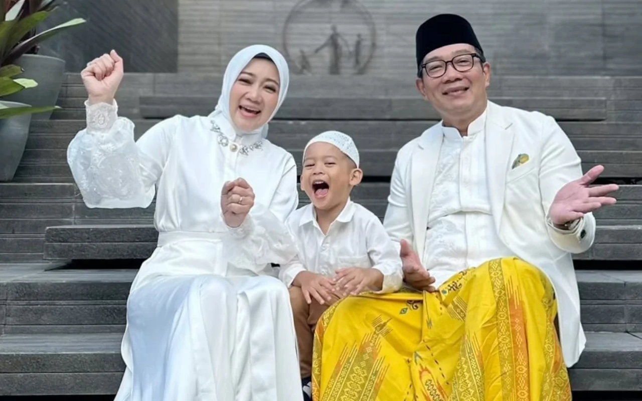 Adab Ridwan Kamil Beri Makan Putra Tampan Pakai Mulut Digunjing usai Dikecam Gegara Diksi Janda