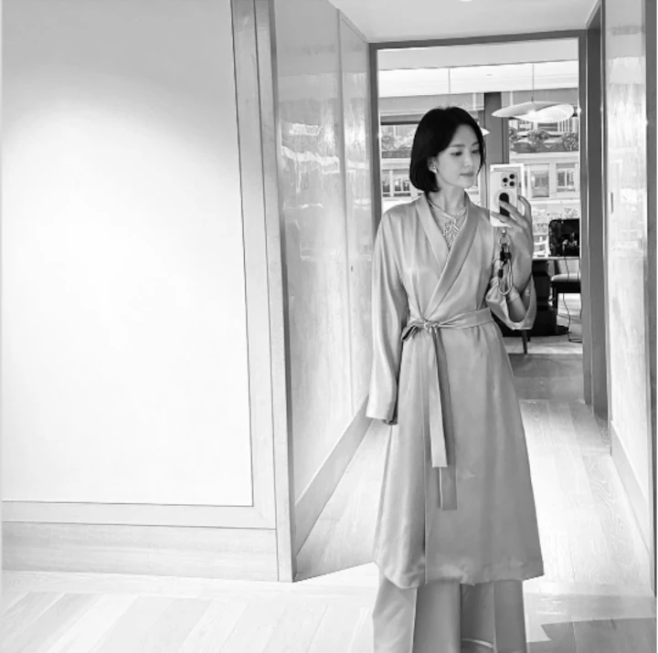 Gaya Song Hye Kyo saat Pakai Baju Renang Kejutkan Publik