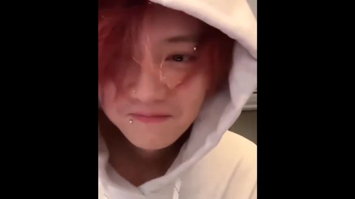 Aksi Luhan Putar Lagu EXO \'The First Snow\' dan Ogah Pedulikan SM Jadi Trending