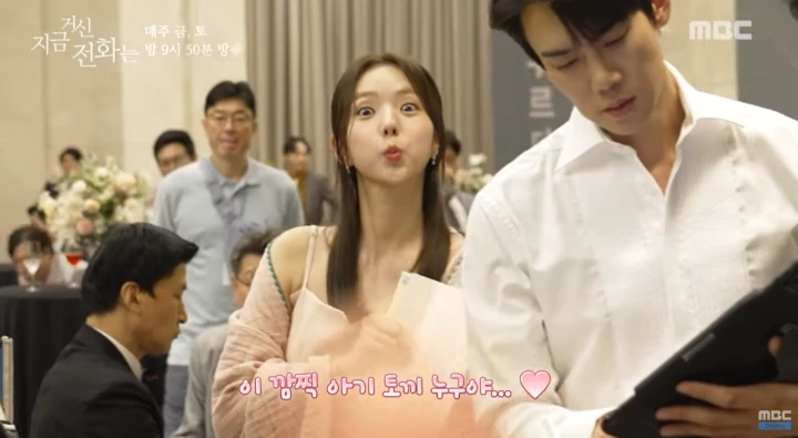 Beda Perilaku Yoo Yeon Seok & Chae Soo Bin di Lokasi \'When the Phone Rings\' Curi Fokus