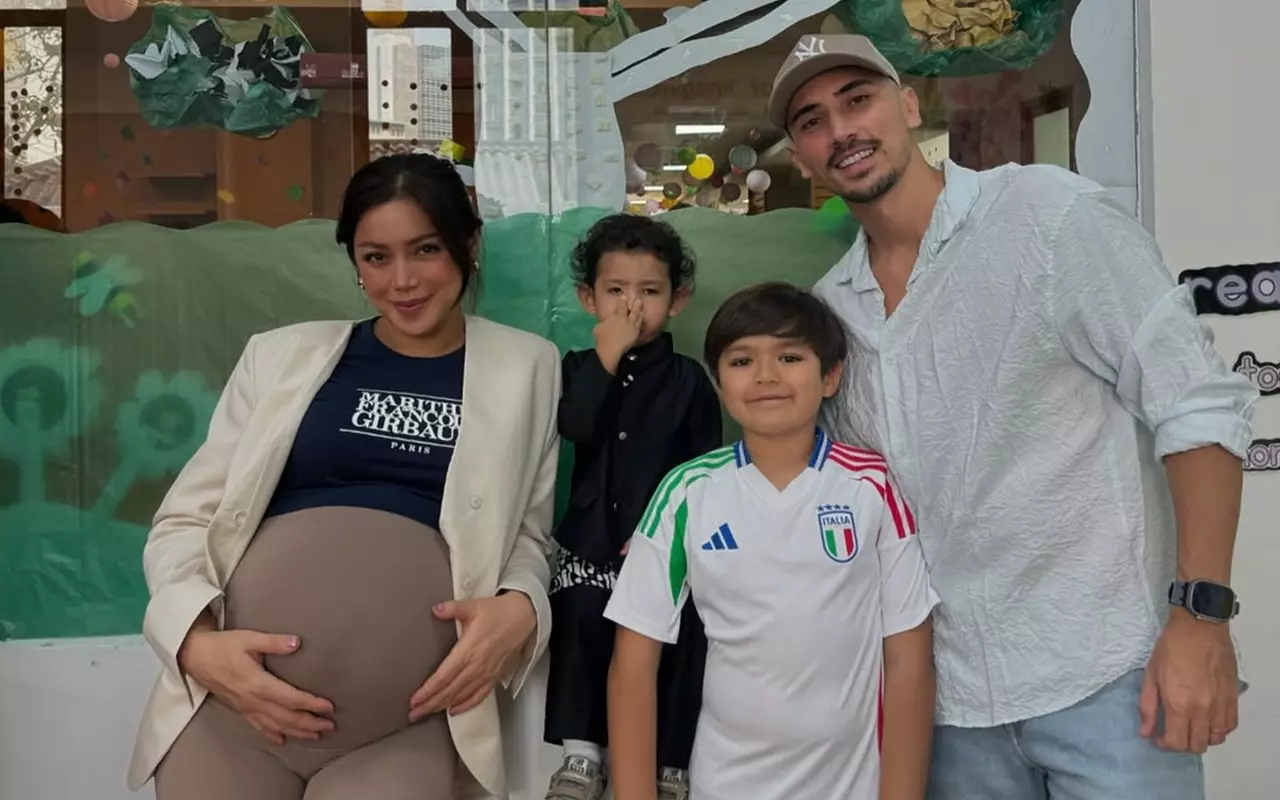 Jessica Iskandar Bocorkan Obrolan Suami dengan Putranya yang Tengah Nangis Sesenggukan