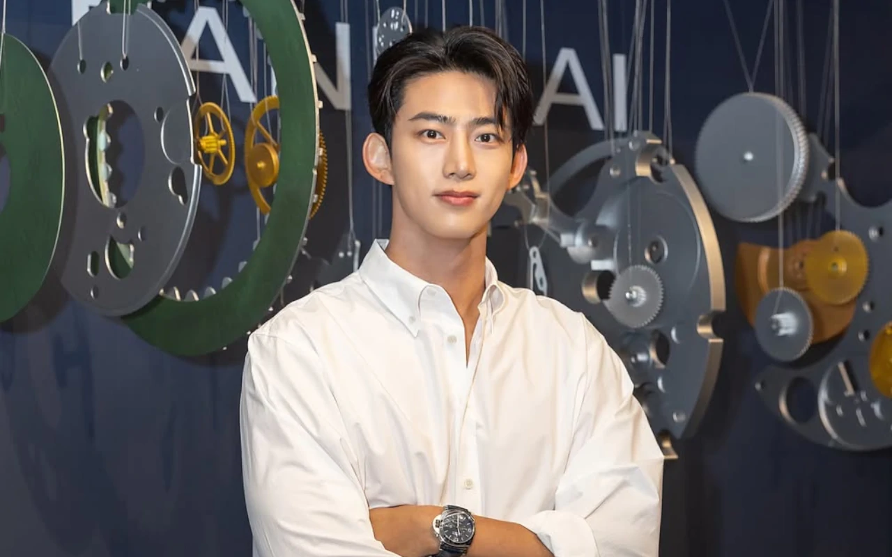 Beda Tinggi Ok Taecyeon 2PM & Pacar saat Keciduk Kencan Bikin Salfok