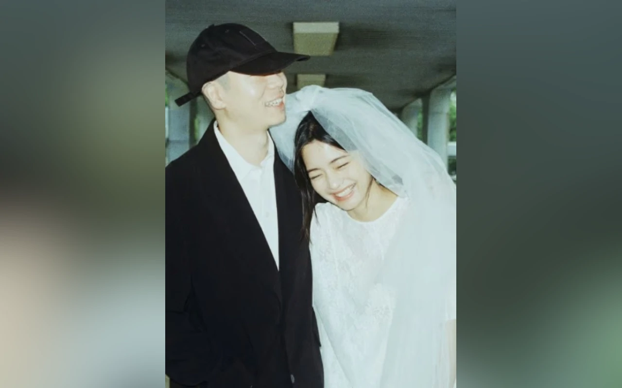 Potret Pernikahan Oh Hyuk Hyukoh & Hwang Ji Min di Gereja Curi Perhatian