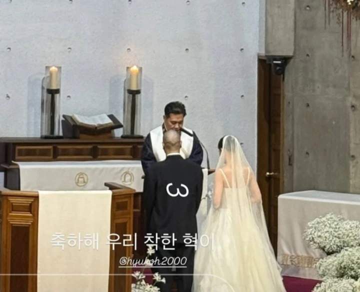 Potret Pernikahan Oh Hyuk Hyukoh & Hwang Ji Min di Gereja Curi Perhatian