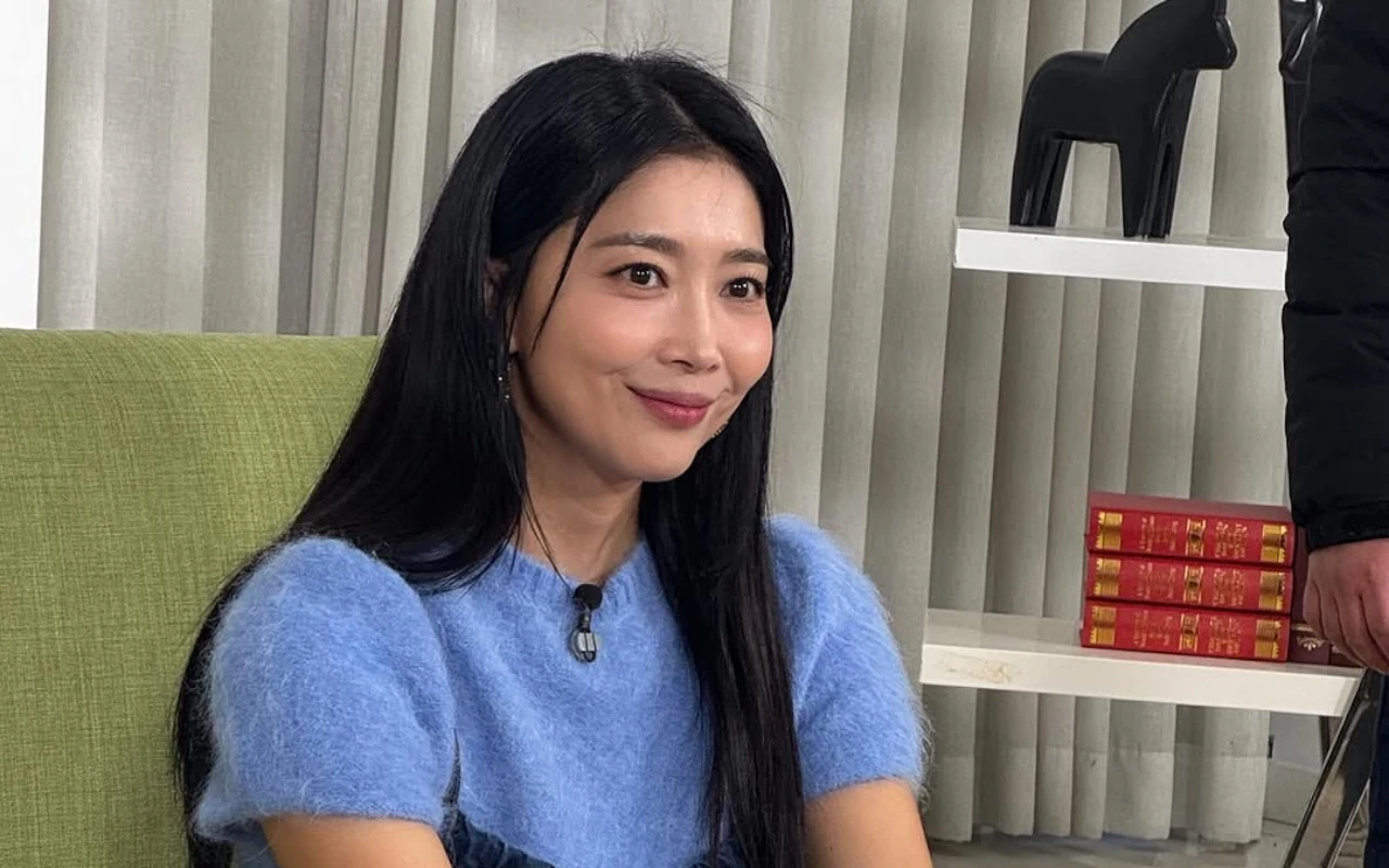 Oh Yoon Ah Curhat Diajak Kencan Brondong 16 Tahun Lebih Muda