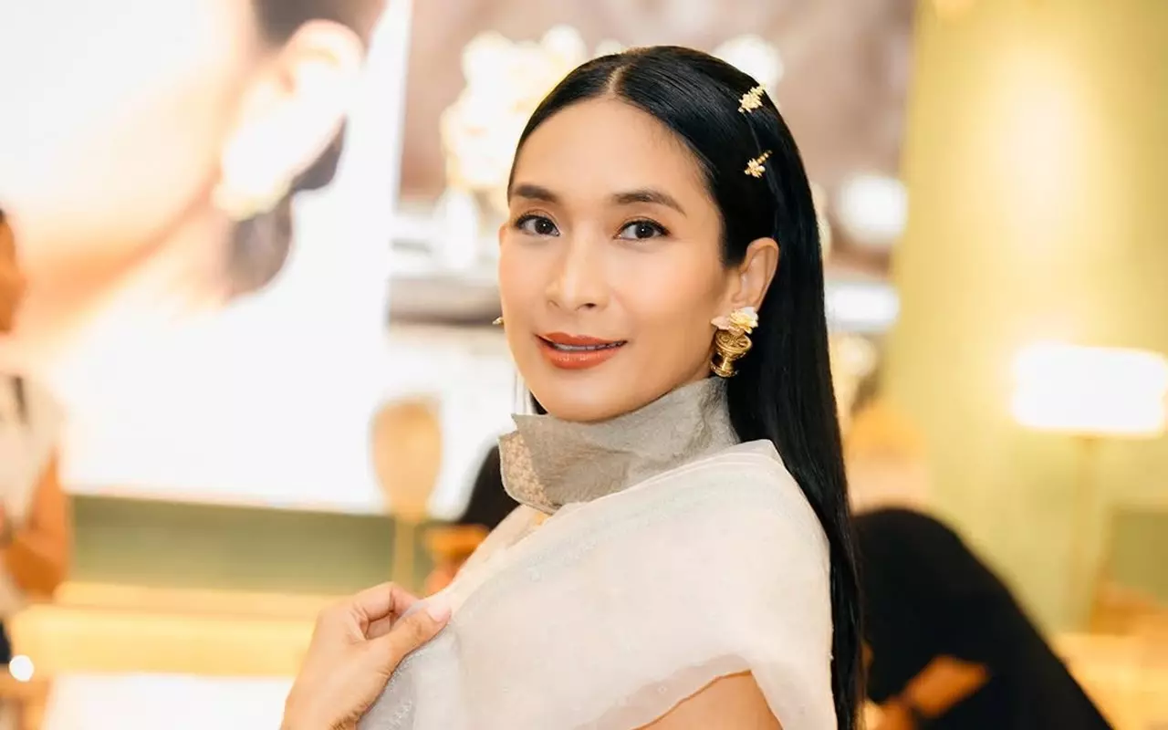 Pengakuan Happy Salma Tak Tahu Sang Suami Keturunan Bangsawan Malah Picu Pro Kontra