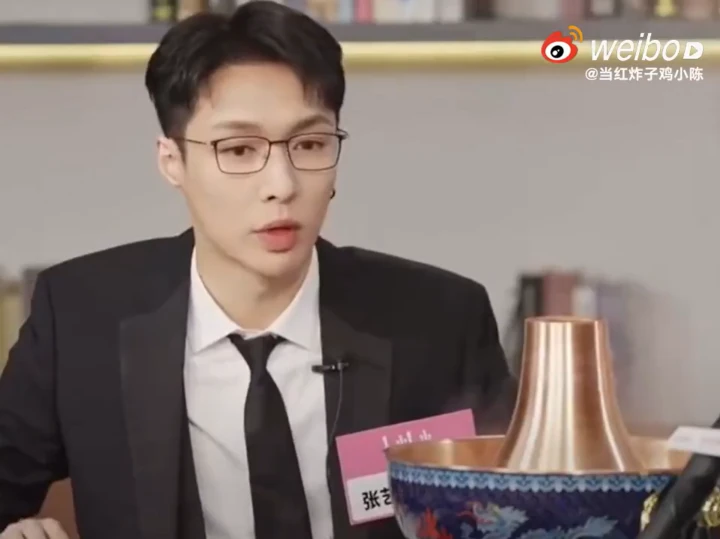 Lay Isyaratkan Ikut Reuni Bareng EXO di Tahun 2025