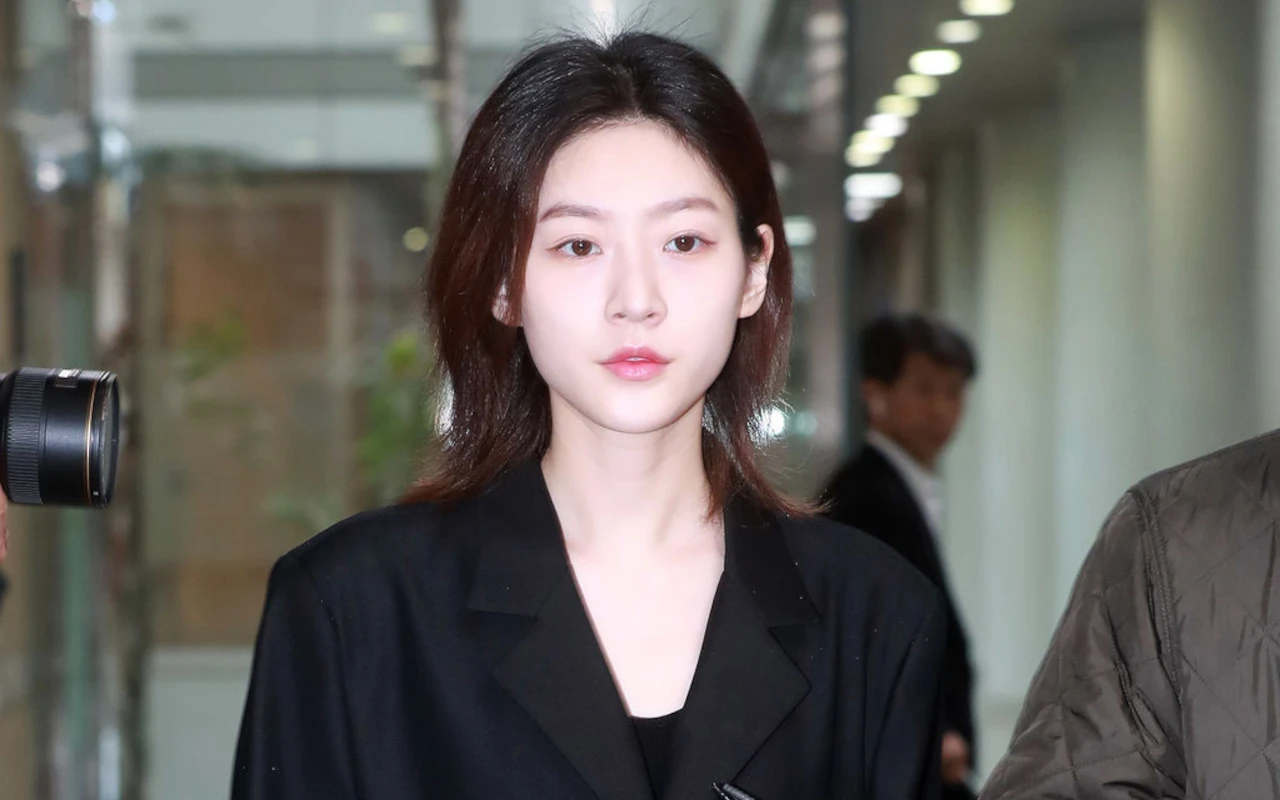 Kim Sae Ron Tanggapi Rumor Menikah usai Pamer Potret Mesra Bareng Cowok