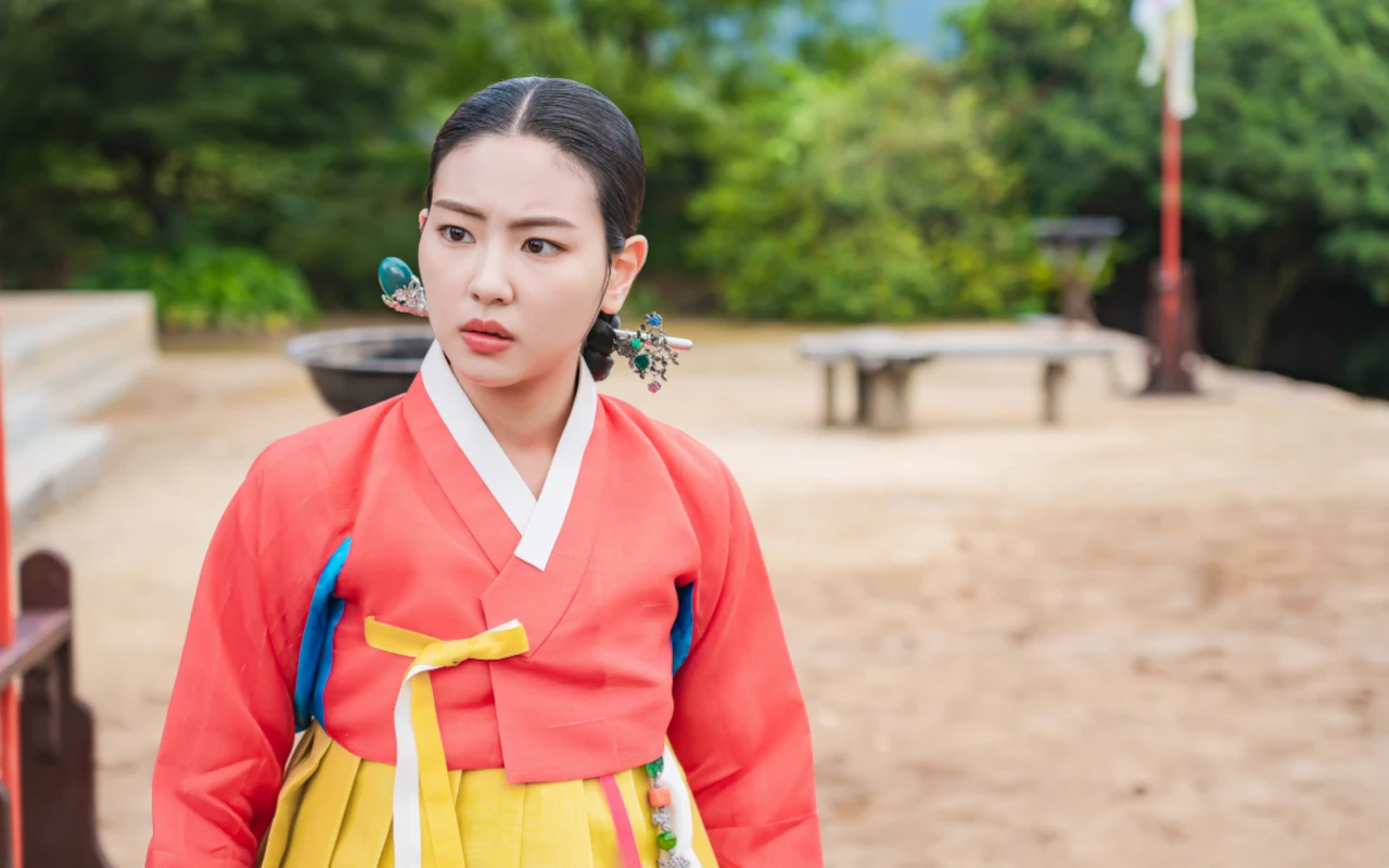 Ha Yul Ri Kuak Rasa Khawatir Perankan Karakter Jahat di 'The Tale of Lady Ok'