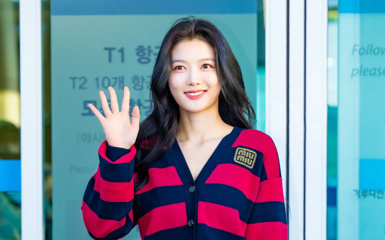 Visual Kim Yoo Jung saat Pergi Ziarah ke Spanyol Tuai Pujian Selangit