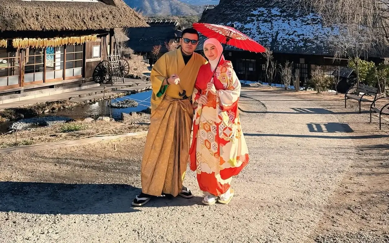 Irish Bella Tampil Cantik Berkimono ala Putri Jepang