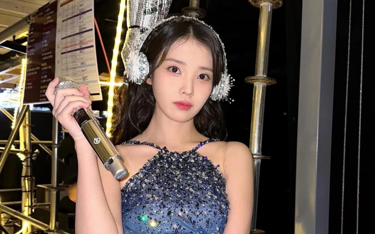 IU Tak Dikenali Fans saat Diam-Diam Nonton Film Konsernya