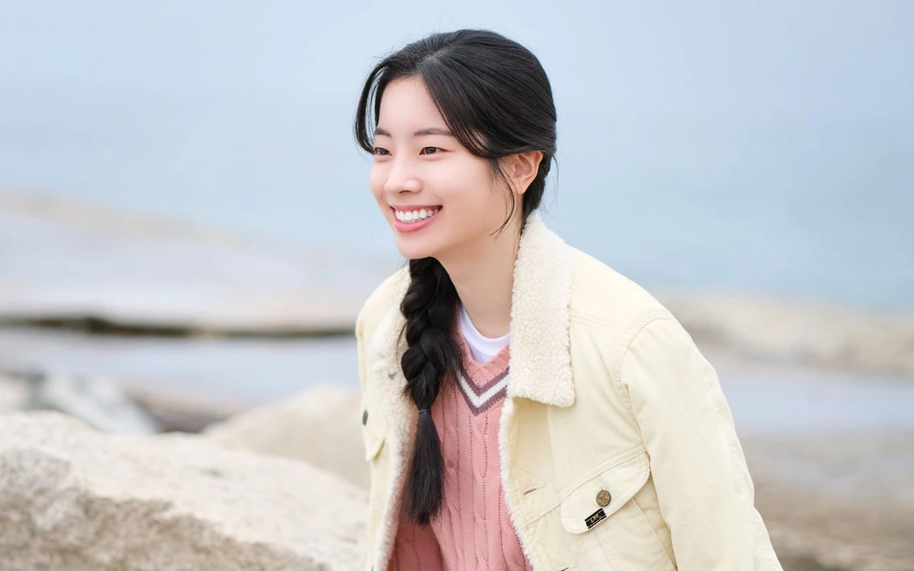 Dahyun TWICE Akui Dibantu Agensi untuk Bintangi 'You Are the Apple of My Eye'