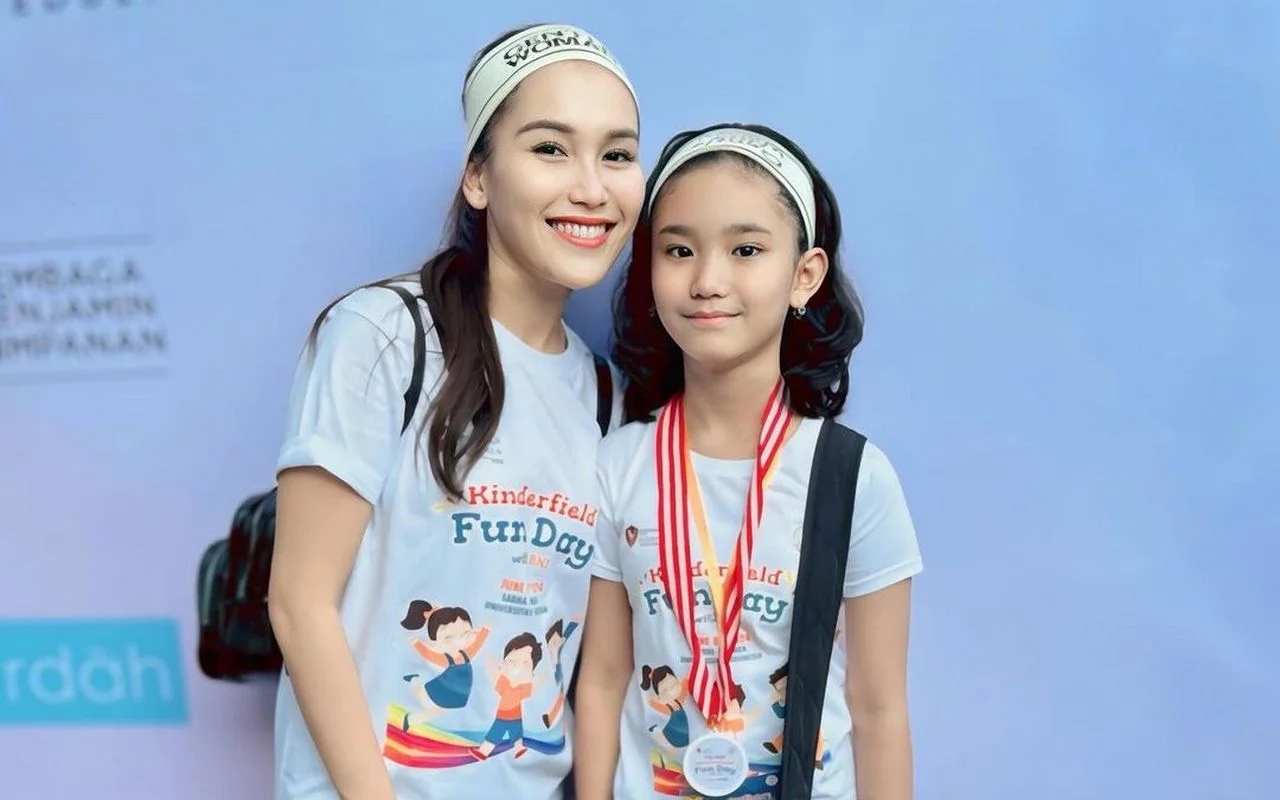 Visual Ayu Ting Ting dan Bilqis Cantik Berhijab di Hari Pertama Puasa Ramai Disanjung