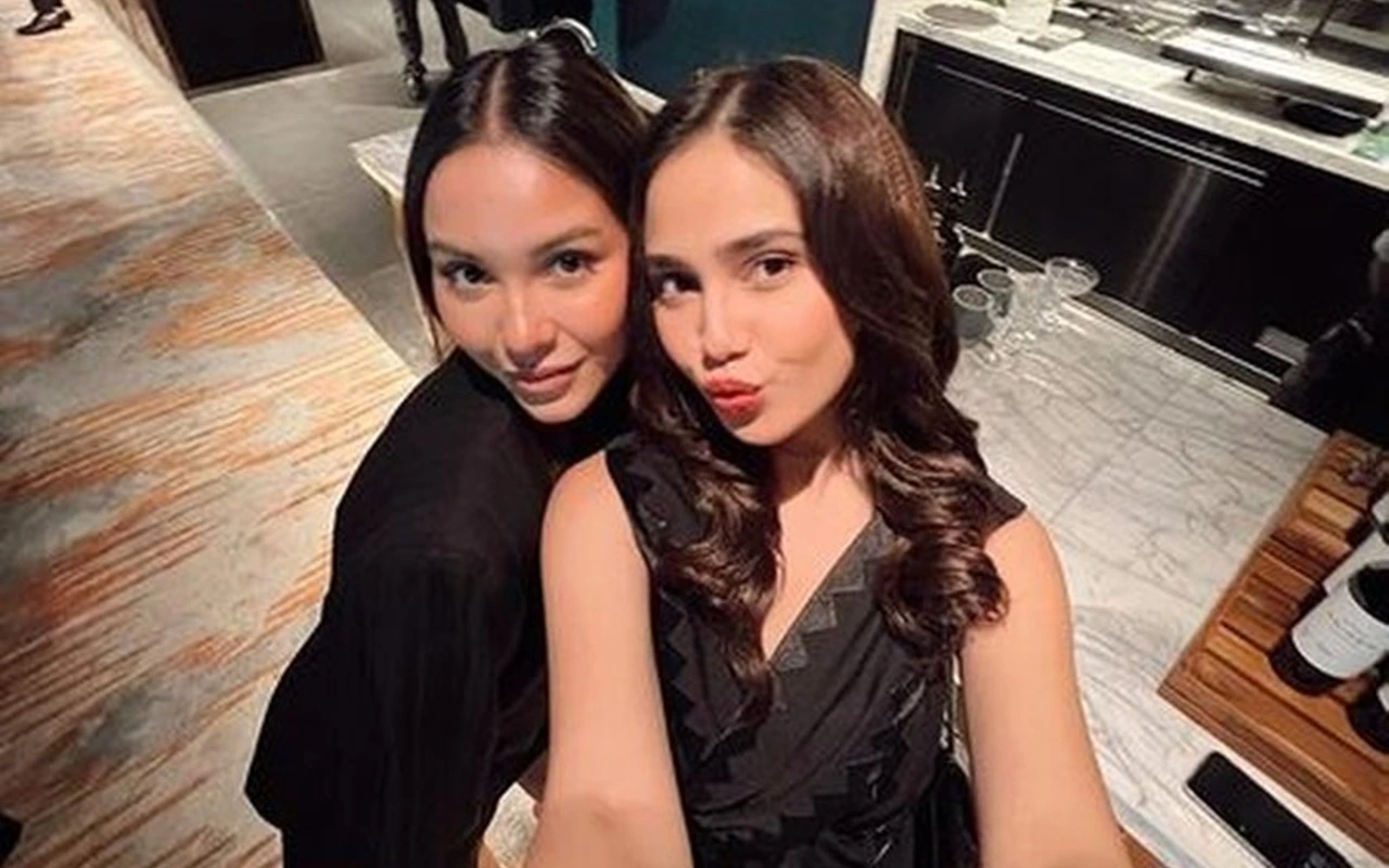 Beda Nasib Syifa Hadju Digunjing soal Dress Seksi Terawang saat Foto Bareng Alyssa Daguise