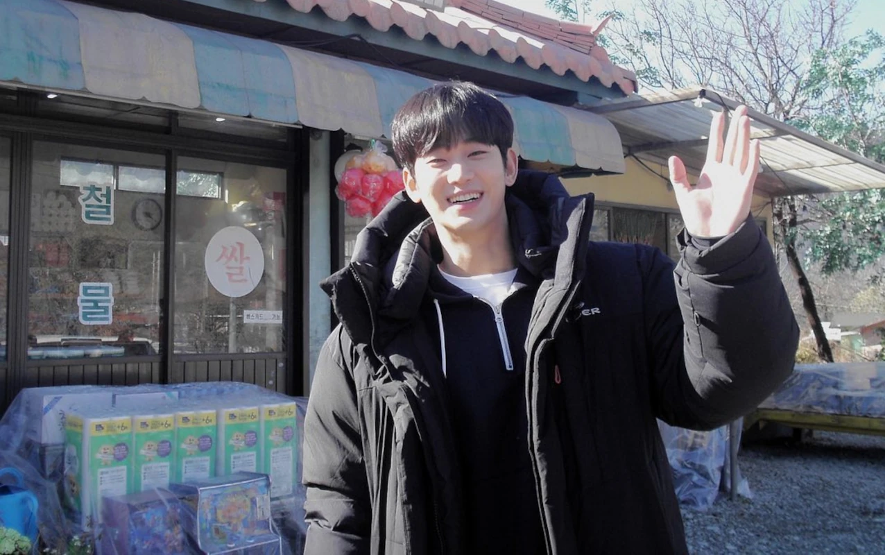 Kim Soo Hyun Keliling Minta Maaf usai Dituding Pernah Pacari Kim Sae Ron
