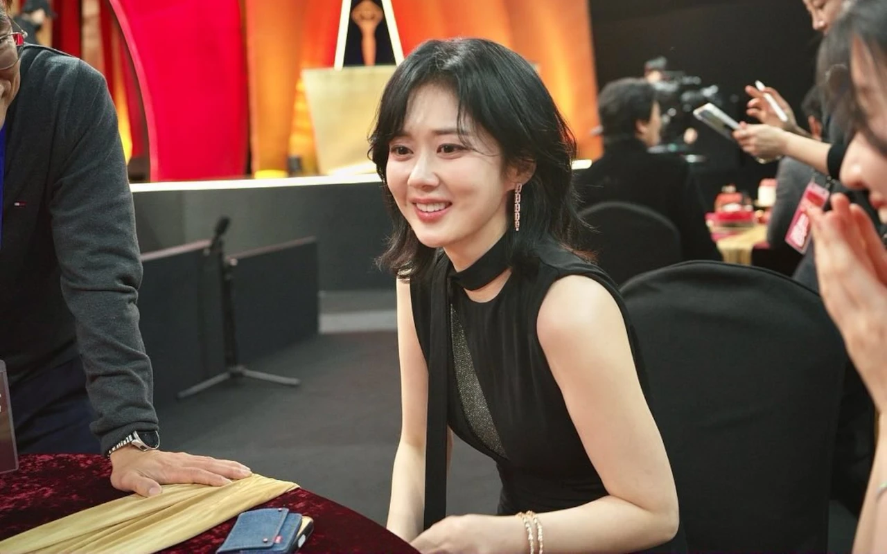 Jang Nara Diam-Diam Kumpulkan Informasi Suami Brondong dari Rekan Kerja