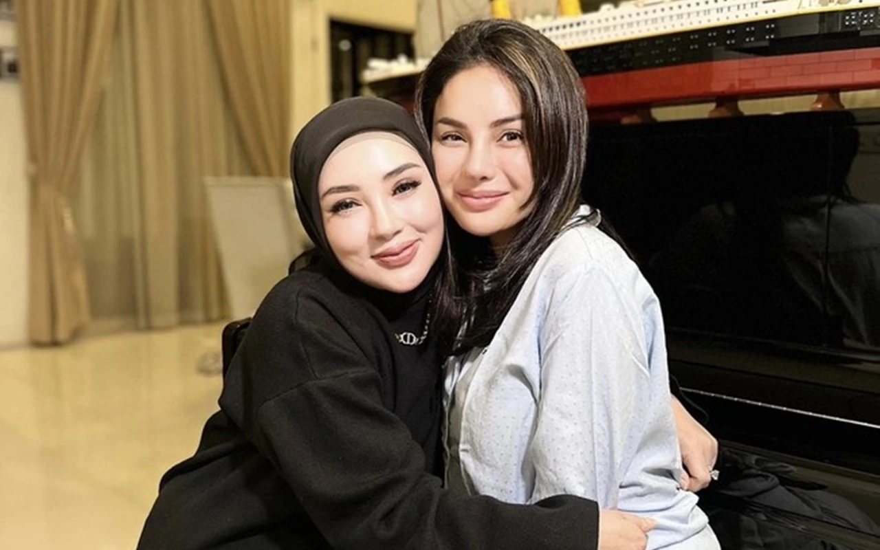 Shella Saukia Diduga Sindir Nikita Mirzani 'Dajjal' usai Curiga Main HP di Rutan