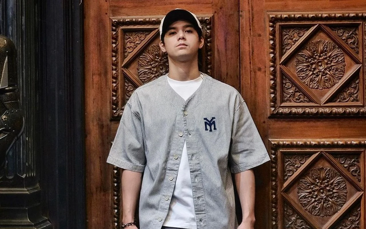 Adab Al Ghazali Disentil Arogan Mirip Ahmad Dhani saat Dipakaikan Kaos Kaki oleh Pegawai Lebih Tua