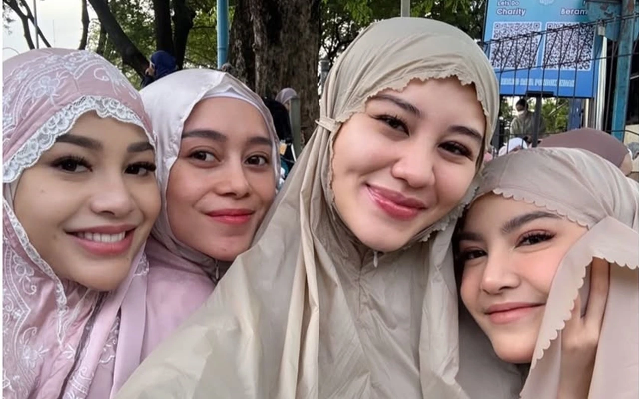 Visual Cantik Mahalini Ala Ukhti saat Salat Idul Fitri Bareng Aaliyah Massaid