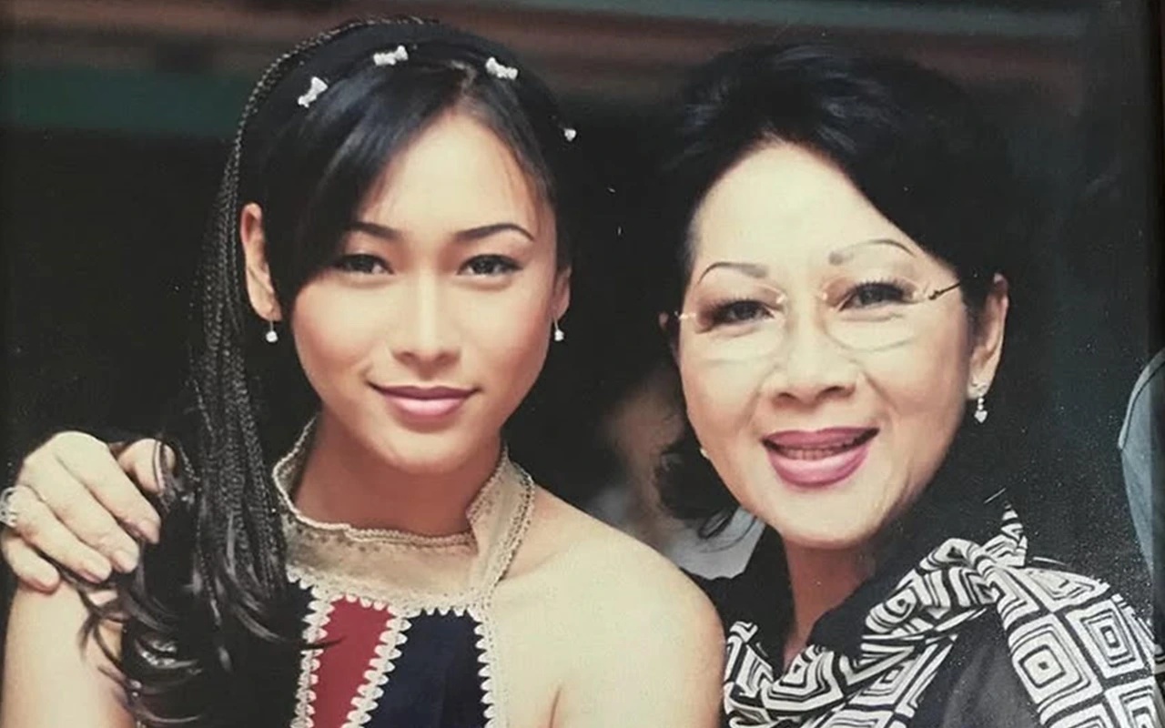 Tangis Inul Daratista Nyesek saat Datang untuk Lihat Jenazah Titiek Puspa