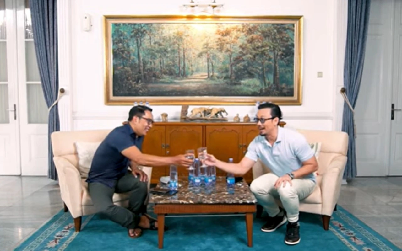Denny Sumargo Diduga Tahu Hubungan Ridwan Kamil dan Lisa Mariana usai Pamer Gestur Menghela Nafas