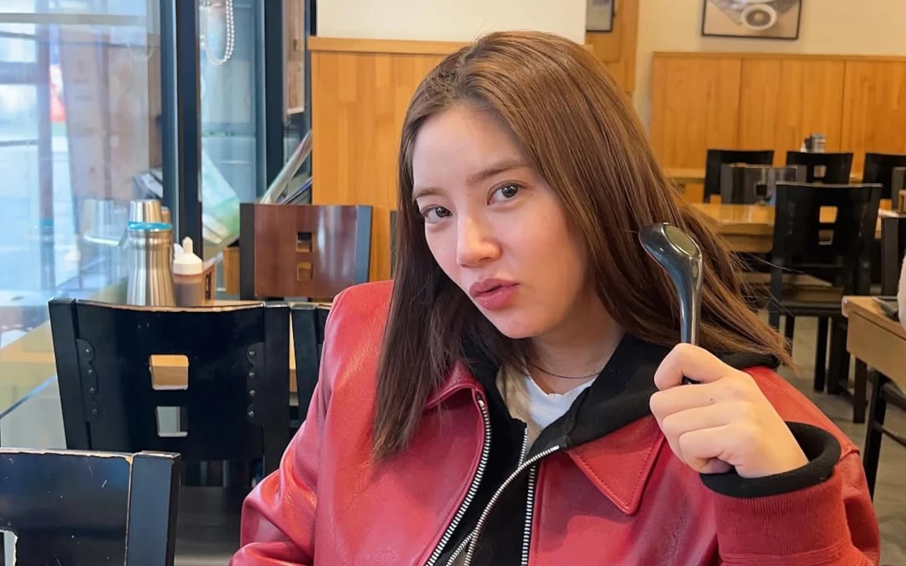 Son Dam Bi & Suami Perdana Pamer Wajah Cantik Sang Putri