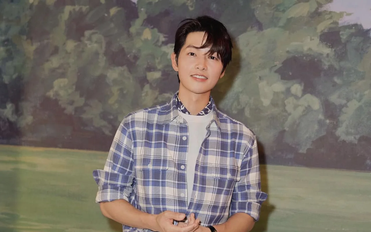 Song Joong Ki Antusias Kursus Merangkai Bunga demi Peran di 'My Youth'