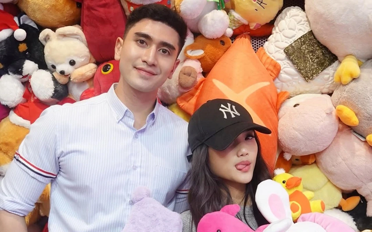 Verrell Bramasta Salting Abis saat Fuji An Bombardir Foto Kencan Mandi Bola dan Main Boneka