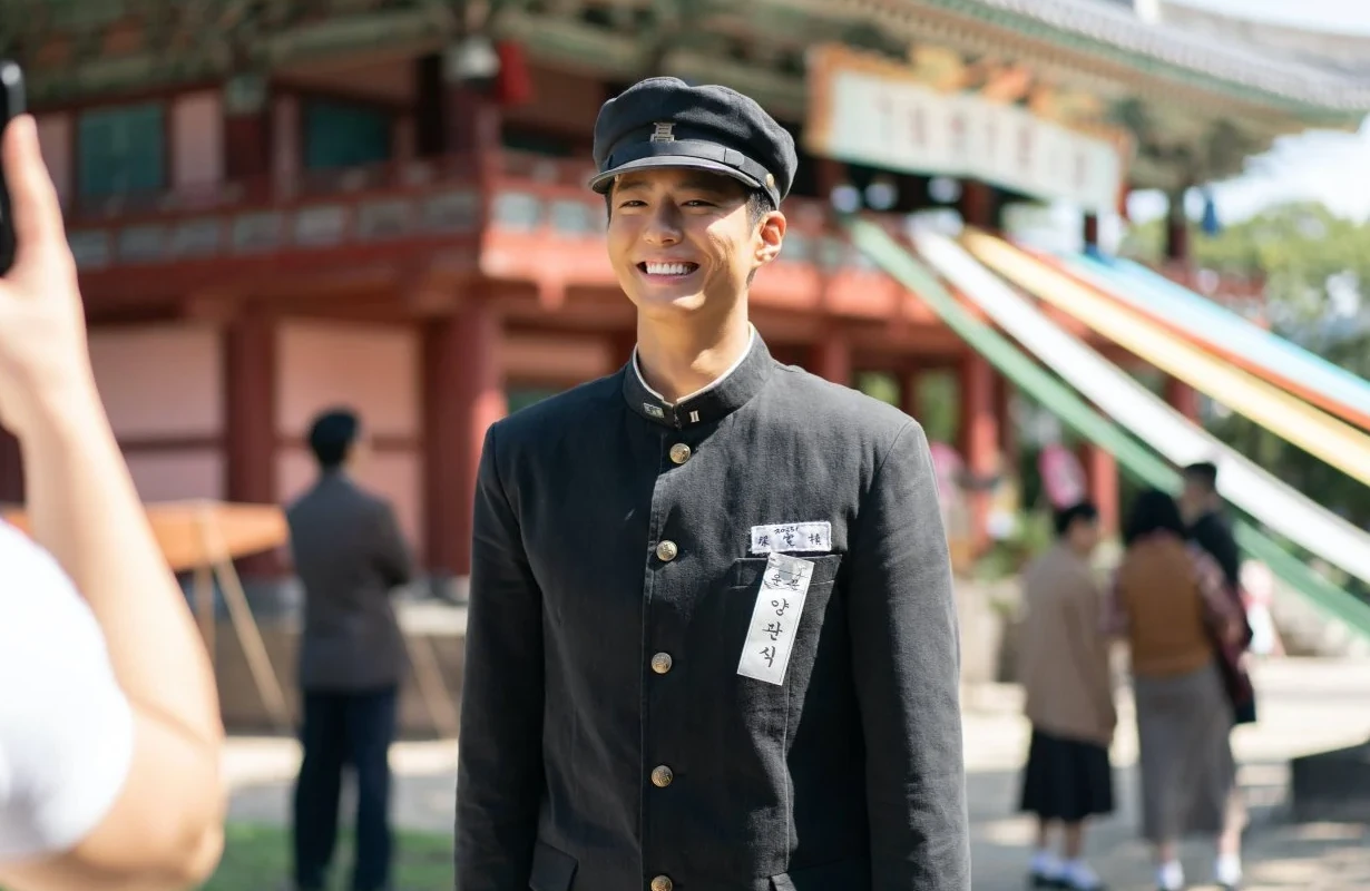 Park Bo Gum Diam-Diam Tutupi Kesalahan Staf 'When Life Gives You Tangerines'